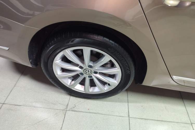 Used Volkswagen Passat 2017 330TSI DSG Luxury Edition Right Rear Wheel Hub