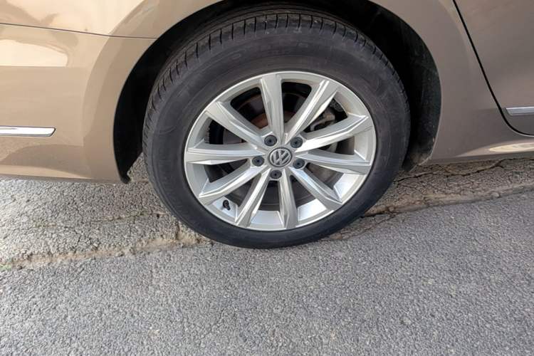 Used Volkswagen Passat 2017 330TSI DSG Luxury Edition Right Rear Wheel Hub