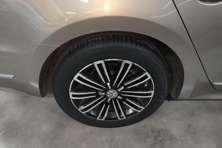 Used Volkswagen Passat 2017 330TSI DSG Prestige Edition Right Rear Wheel Hub
