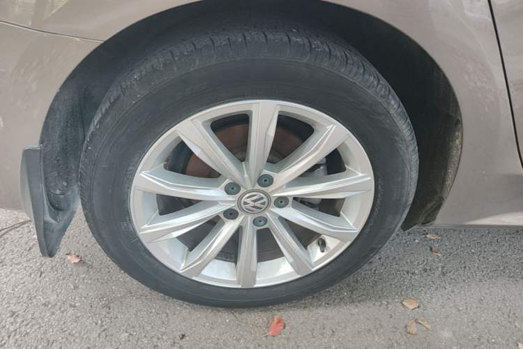 Used Volkswagen Passat 2017 280TSI DSG Luxury Edition Right Rear Wheel Hub