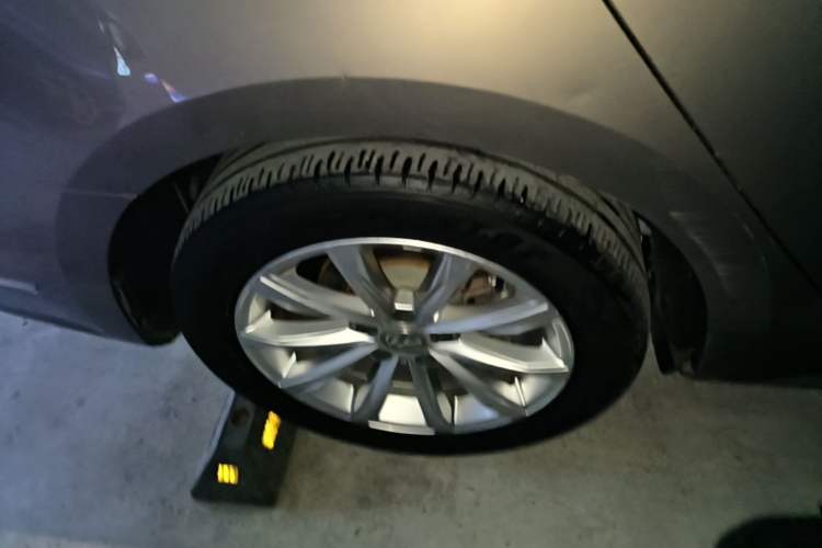 Used Volkswagen Passat 2017 330TSI DSG Luxury Edition Right Rear Wheel Hub