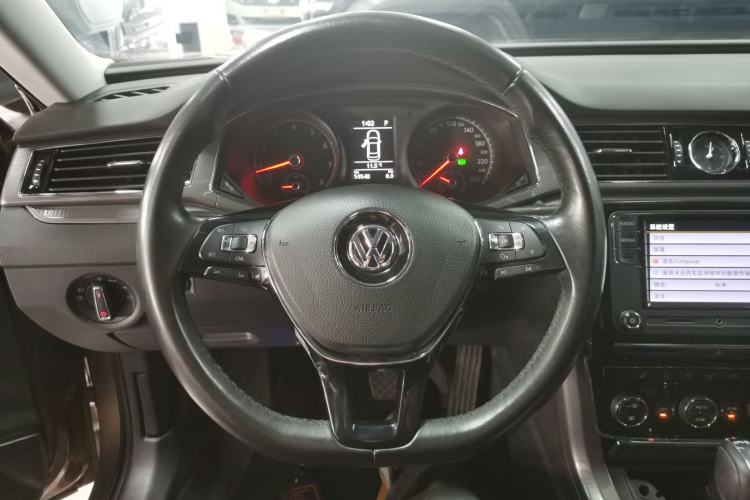 Used Volkswagen Passat 2017 330TSI DSG Luxury Edition Steering Wheel