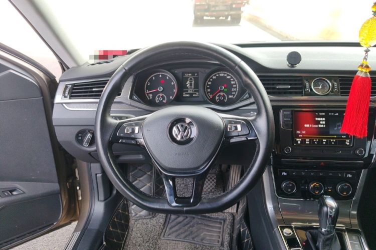 Used Volkswagen Passat 2017 330TSI DSG Luxury Edition Steering Wheel
