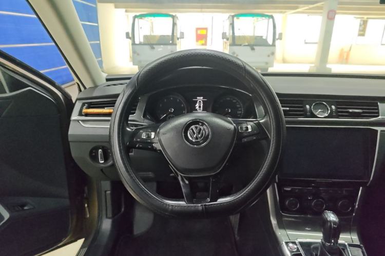 Used Volkswagen Passat 2017 330TSI DSG Luxury Edition Steering Wheel