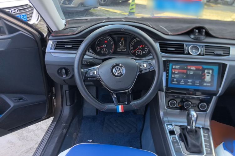 Used Volkswagen Passat 2017 330TSI DSG Luxury Edition Steering Wheel