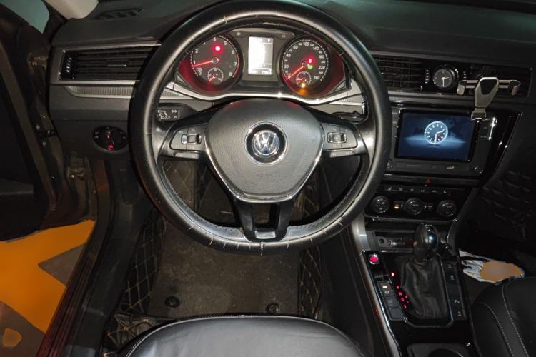 Used Volkswagen Passat 2017 280TSI DSG Luxury Edition Steering Wheel