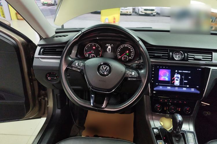 Used Volkswagen Passat 2017 330TSI DSG Luxury Edition Steering Wheel