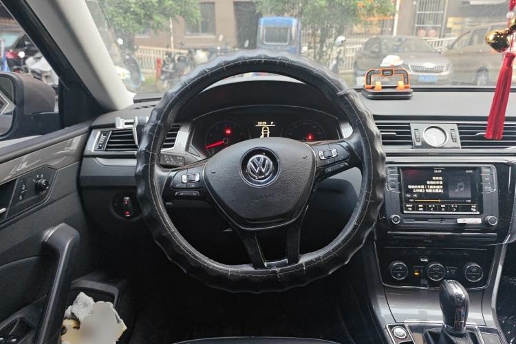 Used Volkswagen Passat 2017 330TSI DSG Luxury Edition Steering Wheel