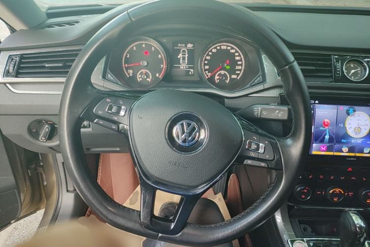 Used Volkswagen Passat 2017 280TSI DSG Luxury Edition Steering Wheel