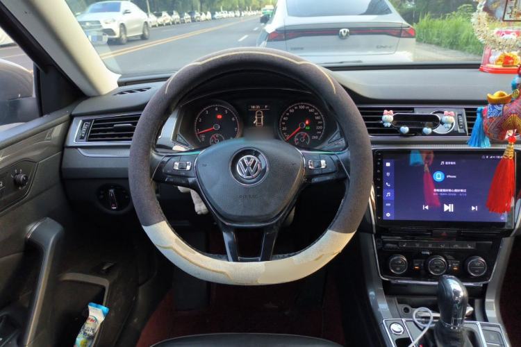 Used Volkswagen Passat 2017 330TSI DSG Luxury Edition Steering Wheel