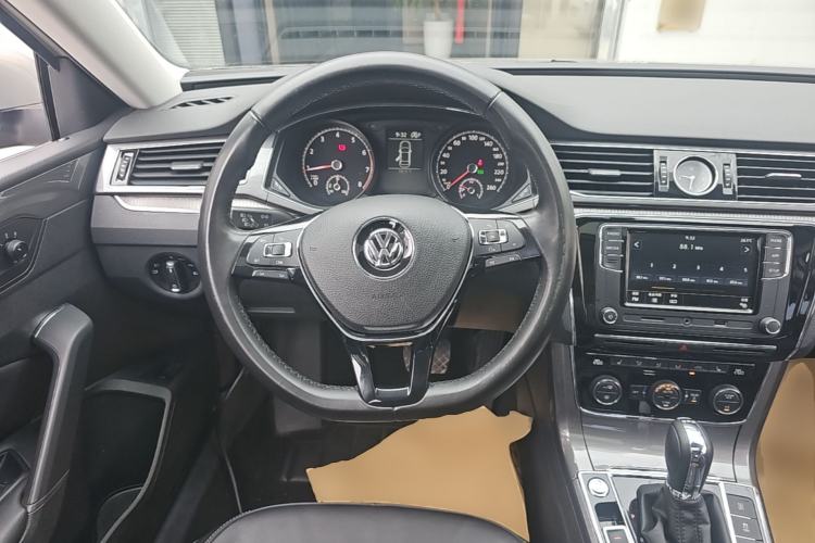 Used Volkswagen Passat 2017 330TSI DSG Luxury Edition Steering Wheel