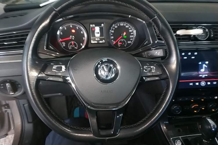 Used Volkswagen Passat 2017 330TSI DSG Prestige Edition Steering Wheel