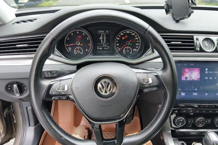 Used Volkswagen Passat 2017 330TSI DSG Luxury Edition Steering Wheel