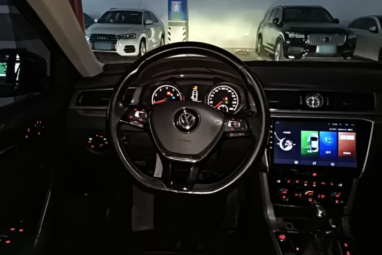 Used Volkswagen Passat 2017 330TSI DSG Luxury Edition Steering Wheel