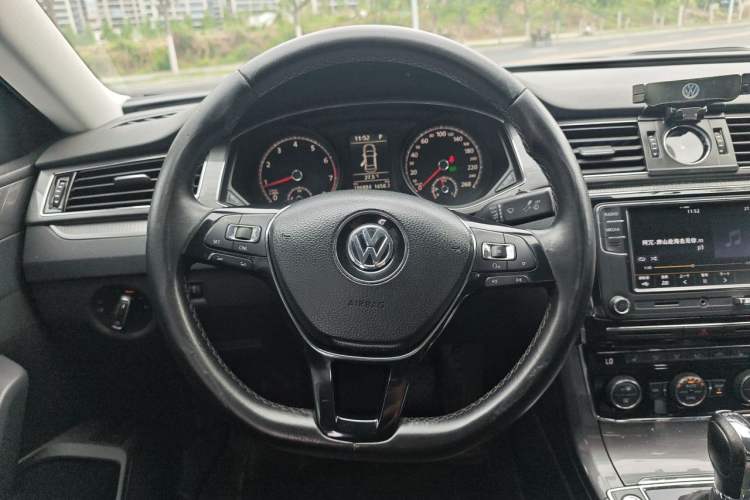 Used Volkswagen Passat 2017 280TSI DSG Luxury Edition Steering Wheel