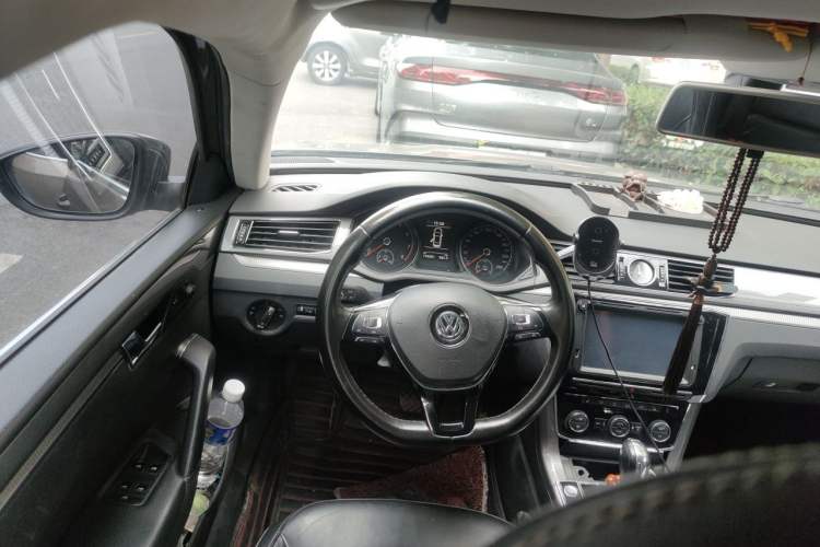 Used Volkswagen Passat 2017 330TSI DSG Luxury Edition Steering Wheel