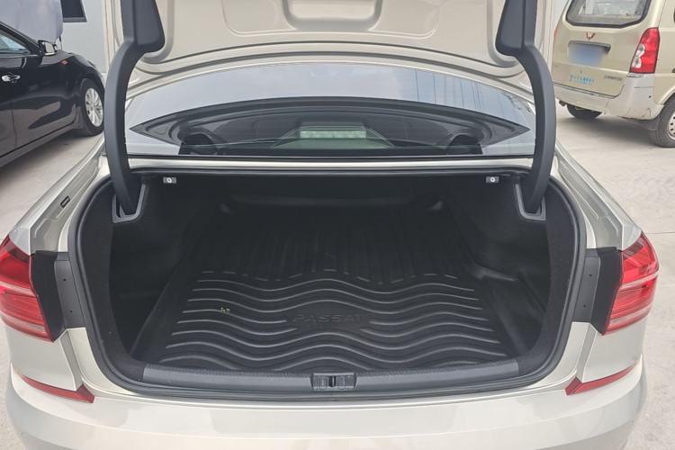 Used Volkswagen Passat 2017 330TSI DSG Luxury Edition Trunk