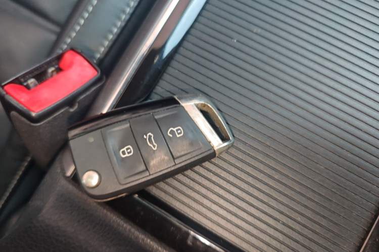 Used Volkswagen Passat 2017 330TSI DSG Luxury Edition Vehicle Key