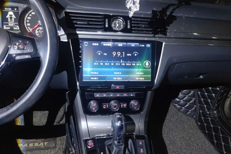 Used Volkswagen Passat 2017 330TSI DSG Luxury Edition Audio And AC Panel