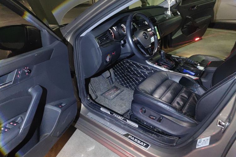 Used Volkswagen Passat 2017 330TSI DSG Luxury Edition Driver Seat