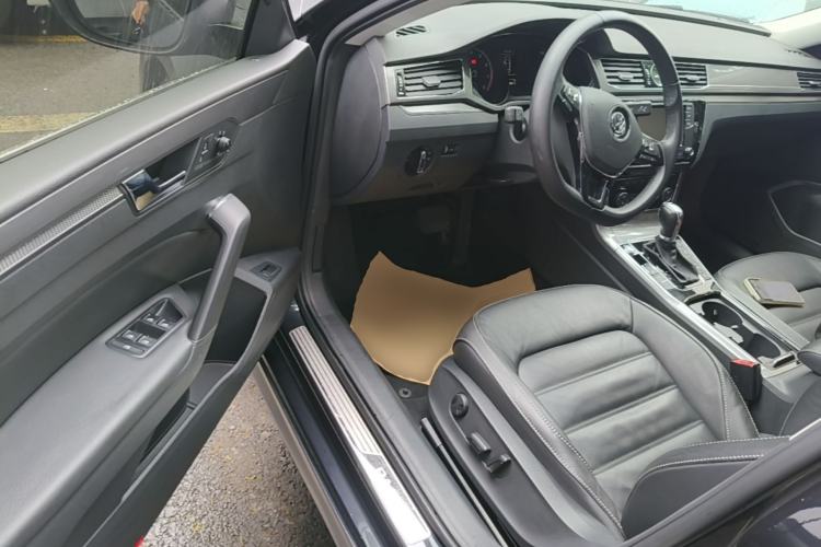 Used Volkswagen Passat 2017 330TSI DSG Luxury Edition Driver Seat