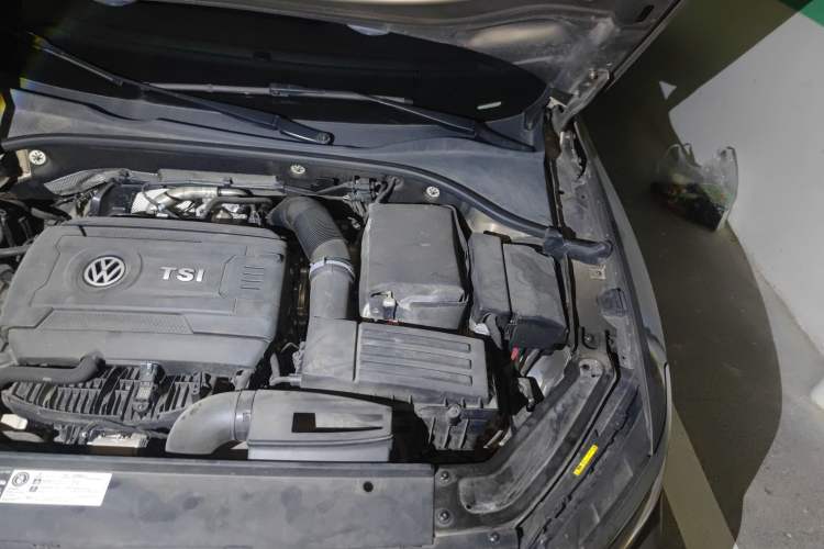 Used Volkswagen Passat 2017 330TSI DSG Luxury Edition Engine Bay Left