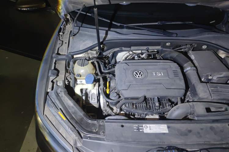Used Volkswagen Passat 2017 330TSI DSG Luxury Edition Engine Bay Right