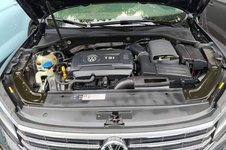 Used Volkswagen Passat 2017 330TSI DSG Luxury Edition Engine Bay