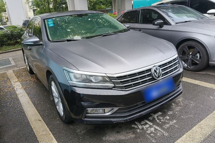 Used Volkswagen Passat 2017 330TSI DSG Luxury Edition Front Right 45 Deg