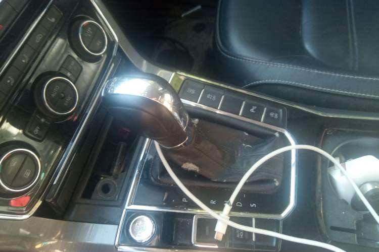 Used Volkswagen Passat 2017 280TSI DSG Luxury Edition Gear Lever