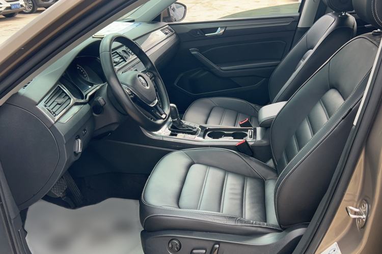 Used Volkswagen Passat 2017 280TSI DSG Luxury Edition Interior 1