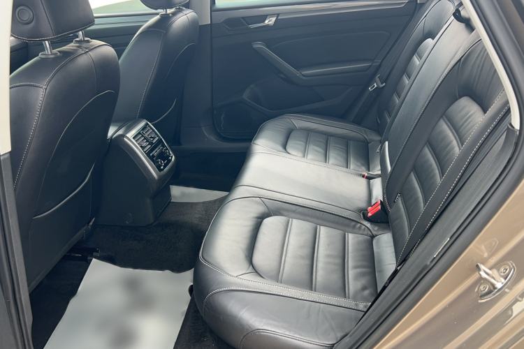 Used Volkswagen Passat 2017 280TSI DSG Luxury Edition Interior 3