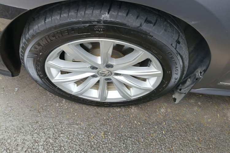 Used Volkswagen Passat 2017 330TSI DSG Luxury Edition Left Front Wheel Hub