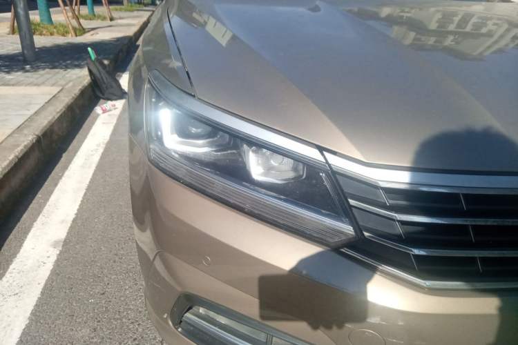 Used Volkswagen Passat 2017 280TSI DSG Luxury Edition Right Front Headlight