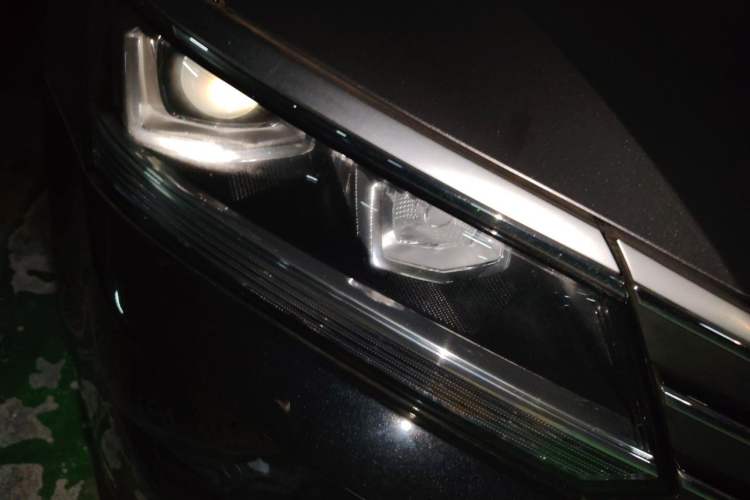 Used Volkswagen Passat 2017 330TSI DSG Luxury Edition Right Front Headlight
