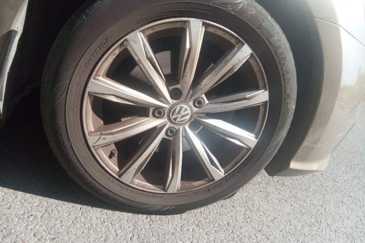 Used Volkswagen Passat 2017 280TSI DSG Luxury Edition Right Front Wheel Hub