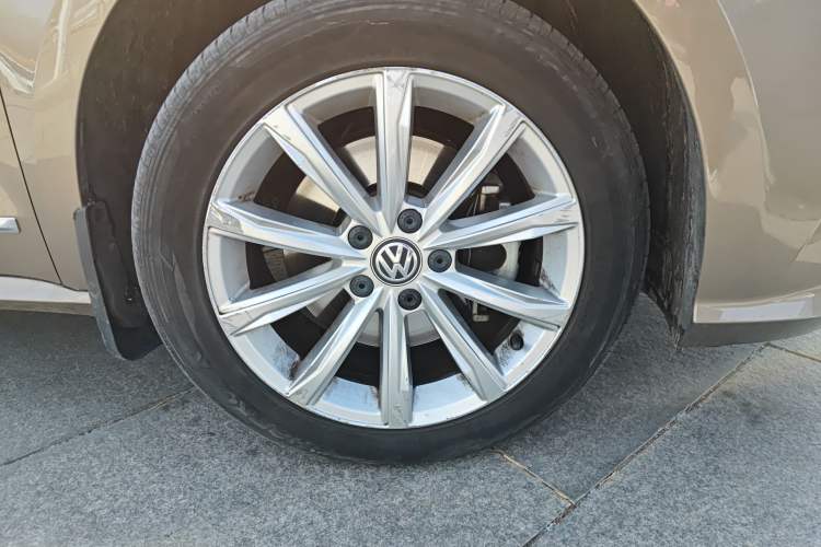 Used Volkswagen Passat 2017 330TSI DSG Prestige Edition Right Front Wheel Hub