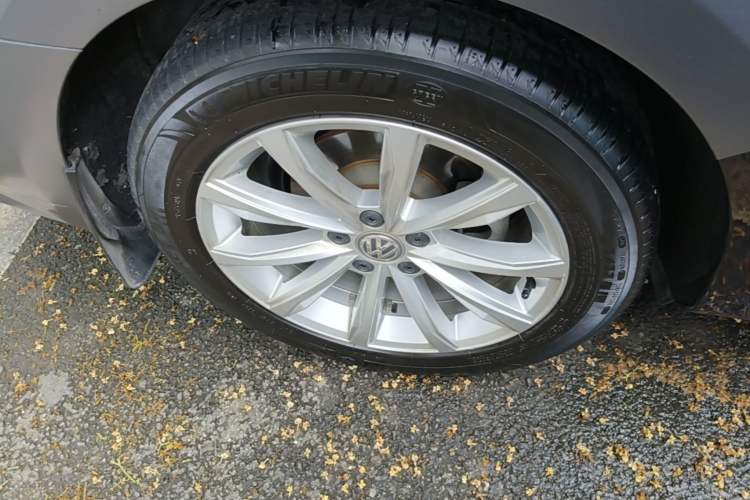 Used Volkswagen Passat 2017 330TSI DSG Luxury Edition Right Rear Wheel Hub