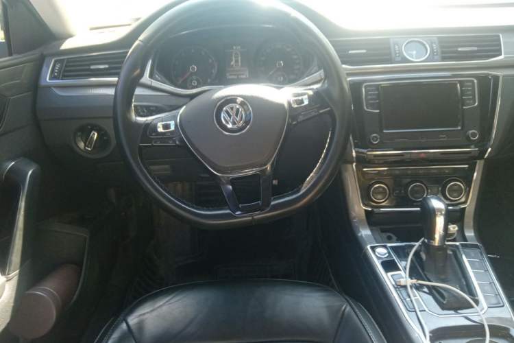 Used Volkswagen Passat 2017 280TSI DSG Luxury Edition Steering Wheel