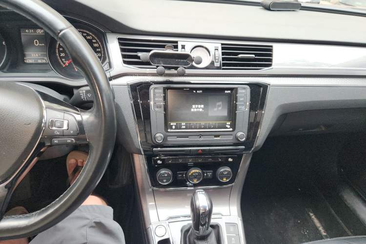 Used Volkswagen Passat 2017 330TSI DSG Luxury Edition Audio And AC Panel