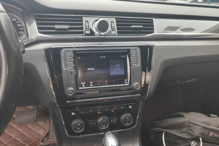 Used Volkswagen Passat 2017 380TSI DSG Prestige Edition Audio And AC Panel