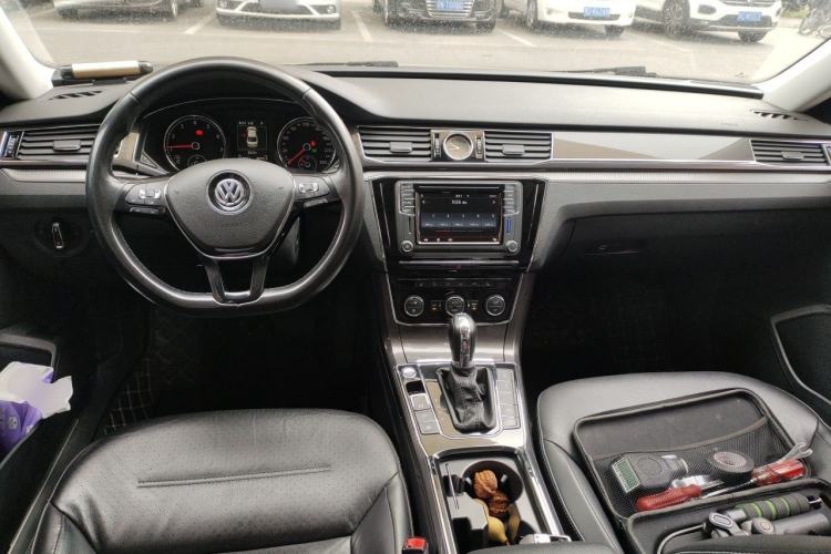 Used Volkswagen Passat 2017 330TSI DSG Prestige Edition Center Console