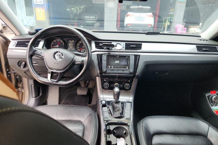 Used Volkswagen Passat 2017 330TSI DSG Luxury Edition Center Console