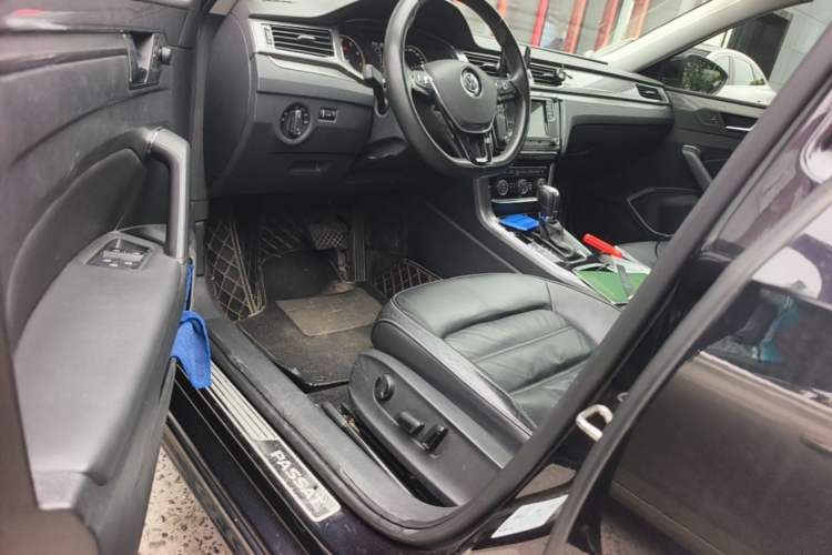 Used Volkswagen Passat 2017 330TSI DSG Luxury Edition Driver Seat