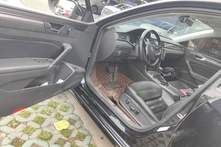 Used Volkswagen Passat 2017 380TSI DSG Prestige Edition Driver Seat