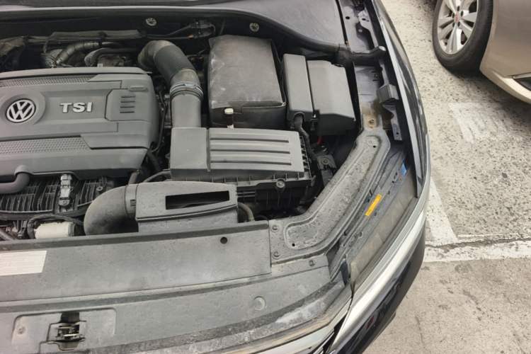 Used Volkswagen Passat 2017 330TSI DSG Luxury Edition Engine Bay Left