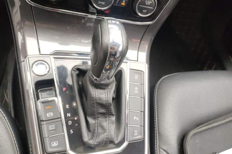 Used Volkswagen Passat 2017 330TSI DSG Prestige Edition Gear Lever
