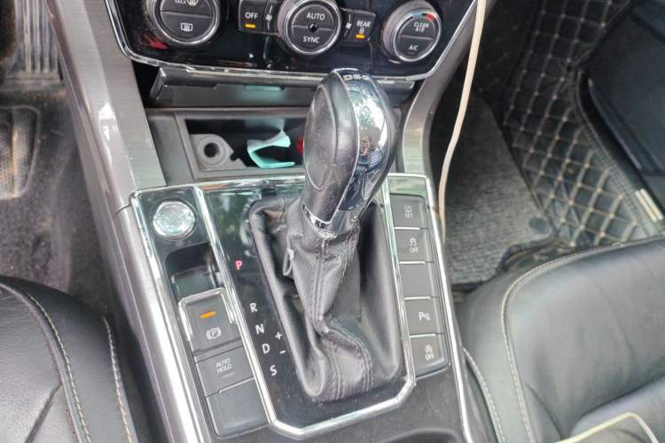 Used Volkswagen Passat 2017 280TSI DSG Luxury Edition Gear Lever