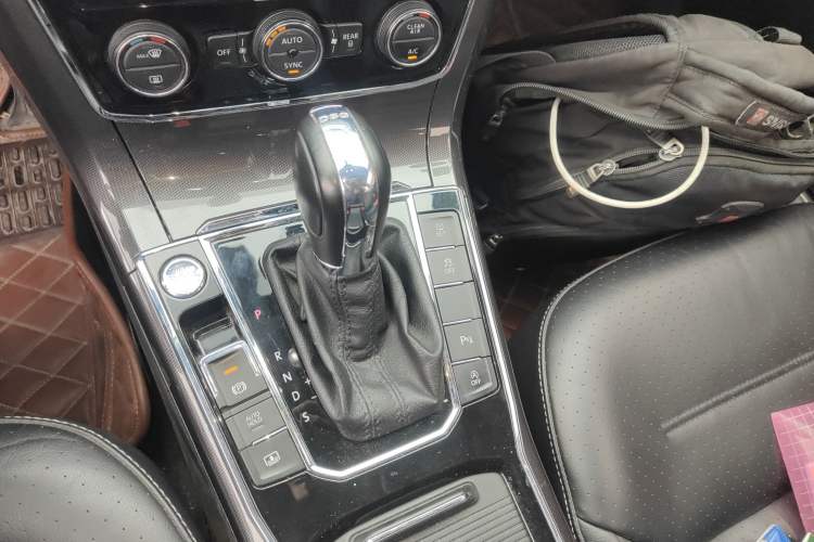Used Volkswagen Passat 2017 380TSI DSG Prestige Edition Gear Lever
