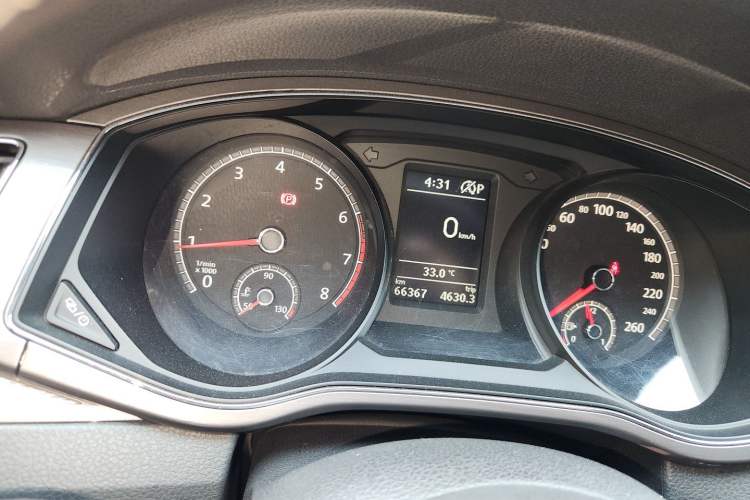 Used Volkswagen Passat 2017 330TSI DSG Luxury Edition Odometer Close Up